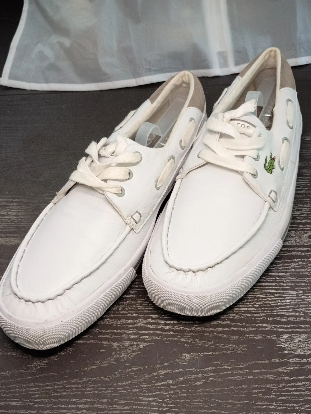 Lacoste Men's 10M White Leather Boat Shoes with Lace-Up Design.  Like New.